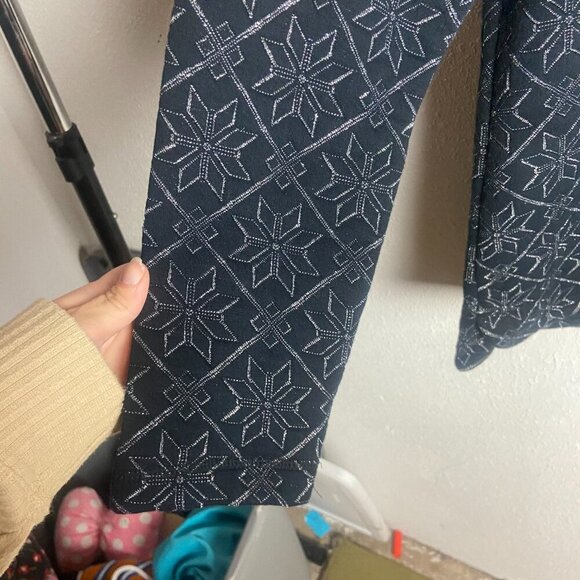 T by Talbots Size Small Snowflake Quilted Wrap Neck Pullover Sweatshirt Black - Picture 5 of 7